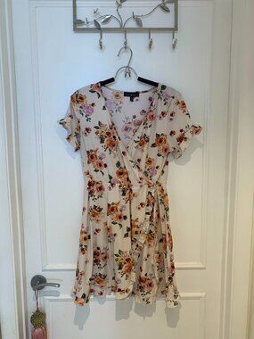 Derek Heart Off-White Floral Ruffle Dress Size L, Used